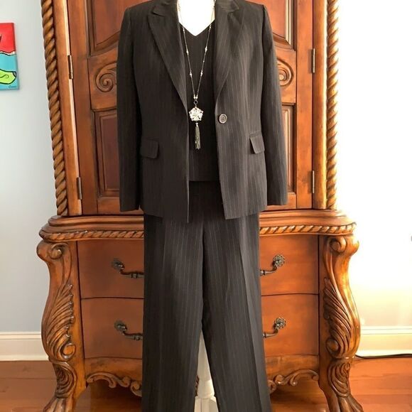 Kasper 3 piece black pinstripe pant suit- size 6P - Picture 1 of 10